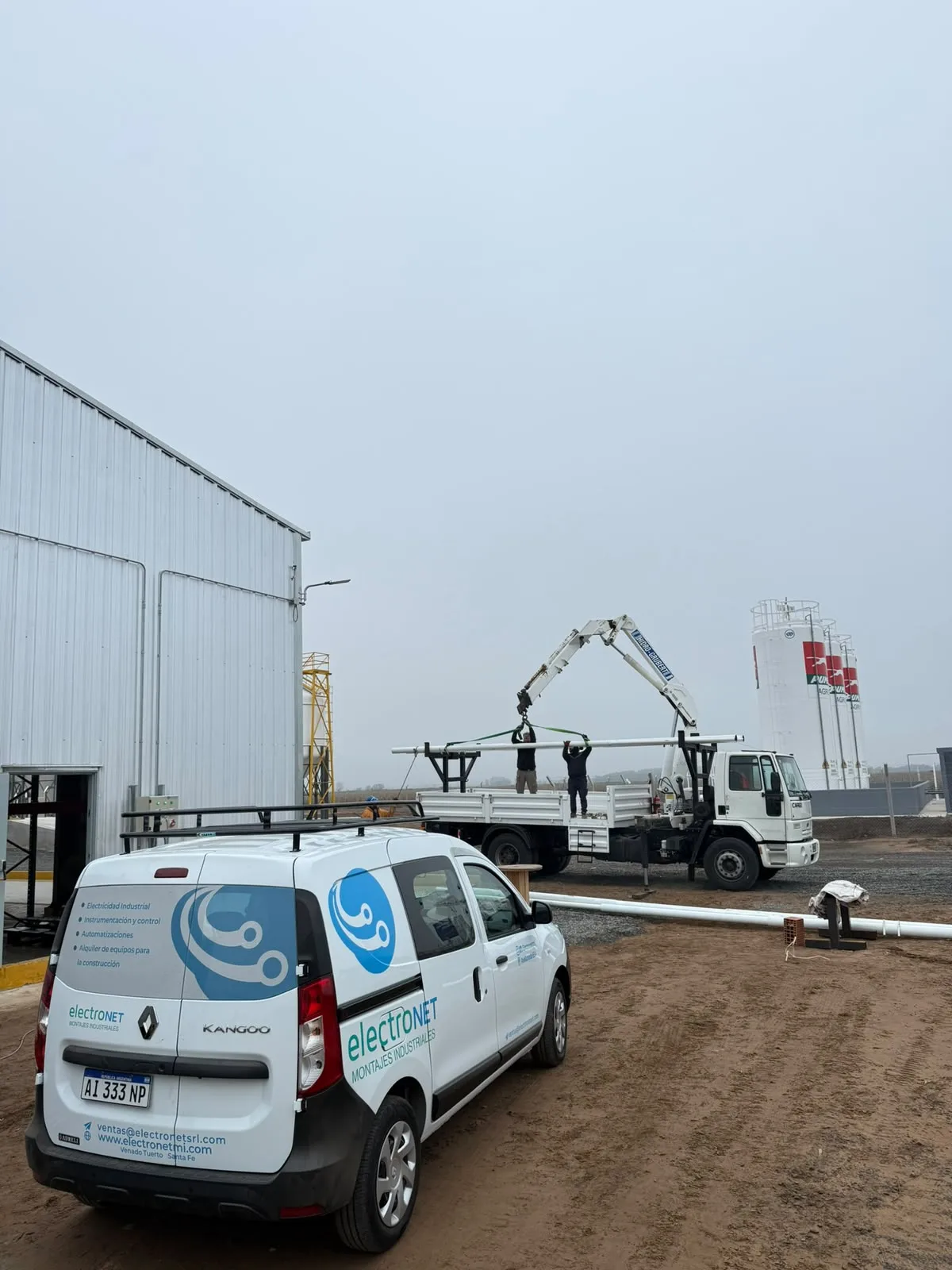 Equipo de Electronet en obra